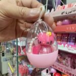 BRB-065- 151 Bobbi Rara Lip Gloss Magic Hello Kitty Aprova D’água / 12Pcs - Imagem 2